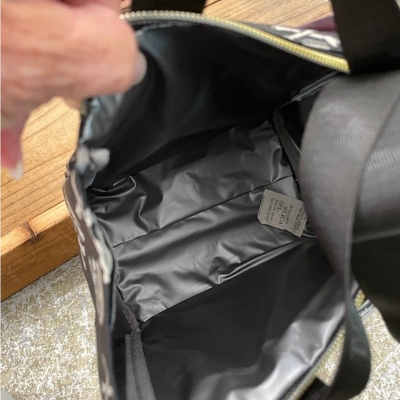 BETSEY JOHNSON BLACK SKULL INSULATED LUNCH TOTE NWT - Picture 7 of 10